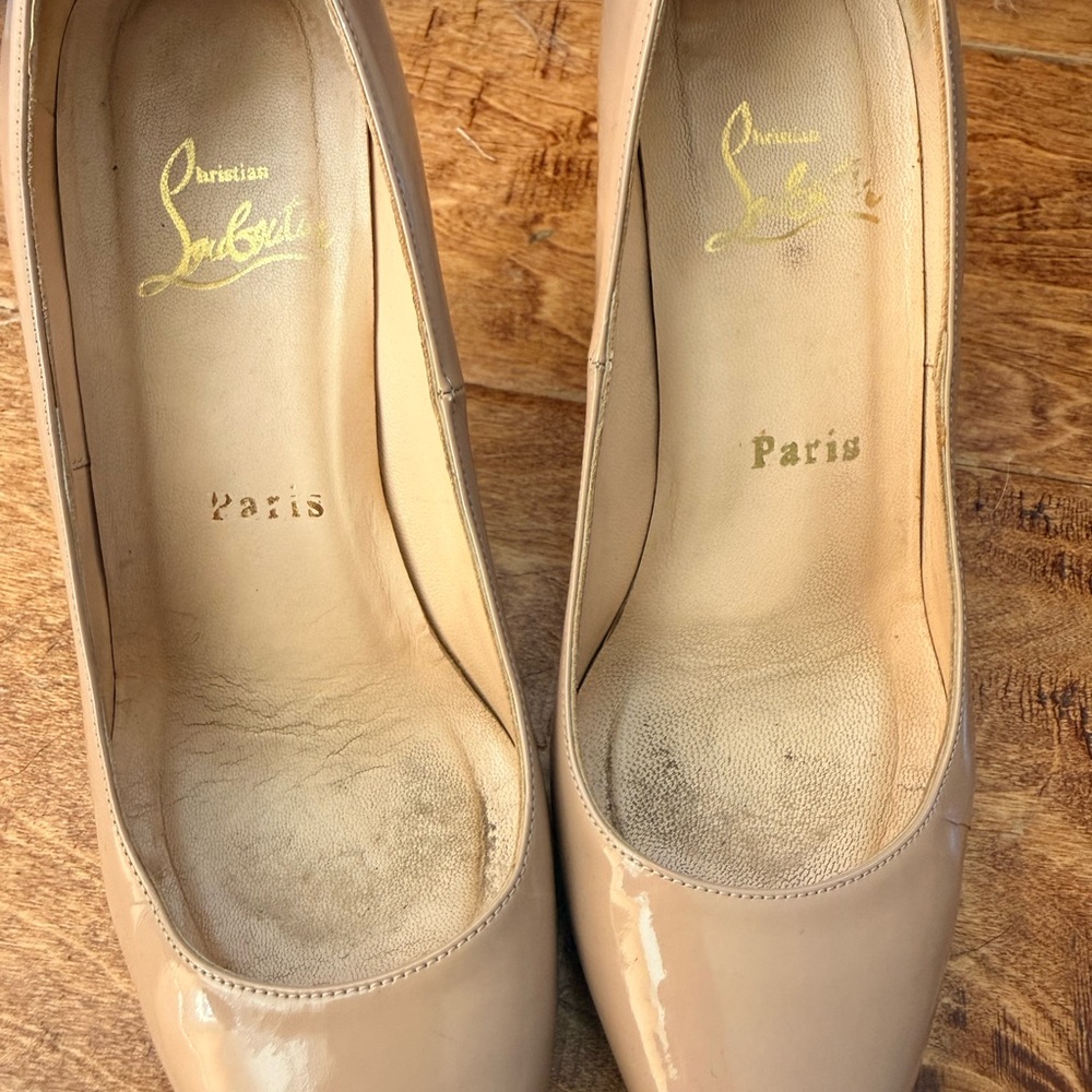 Christian Louboutin Nude Patent Pointed Toe Pumps - Classic Beige - size 36 - Picture 2 of 8